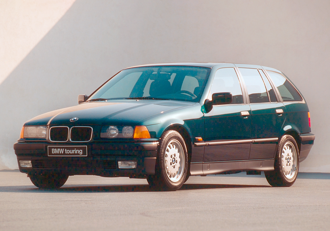 MODELCAR, BMW 320i E36 Touring 1995 rouge, échelle 1/18