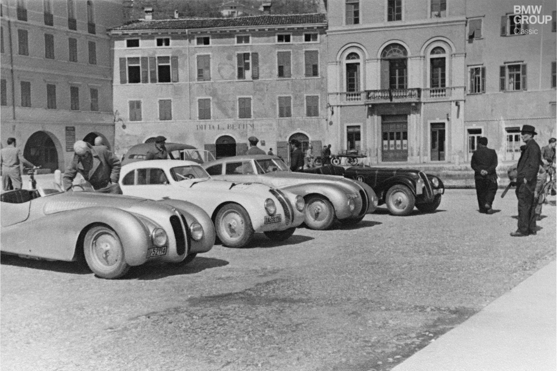 Vier BMW 328