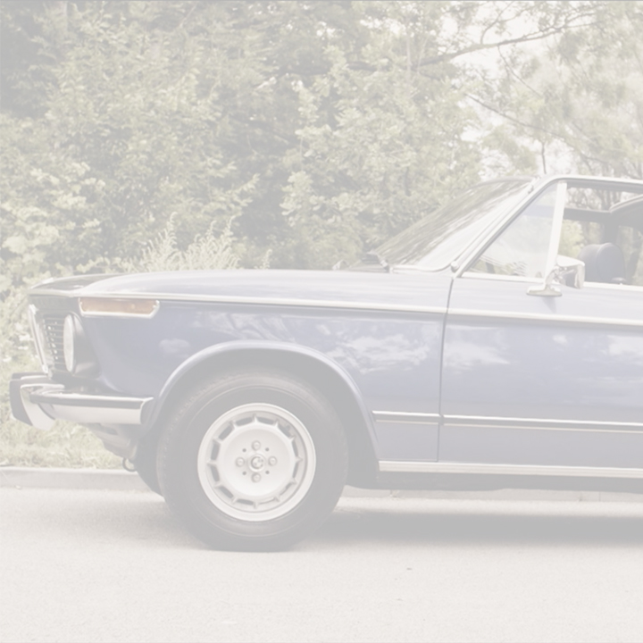 Kein anderes Auto der Welt verkörperte zu seiner Zeit mehr Status und Luxus als der Rolls-Royce Phantom VI – eine Repräsentationslimousine in bester britischer Tradition. Protz und Effekthaschereien sind ihm fremd, er hat es gar nicht nötig, um Status und Ansehen zu kämpfen. Dieser Rolls-Royce ist nicht einfach nur ein Automobil, er ist eine rollende Institution. Er feiert 2018 seinen fünfzigsten Geburtstag.