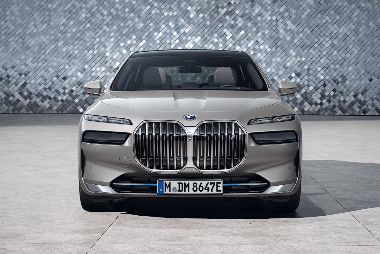BMW i7