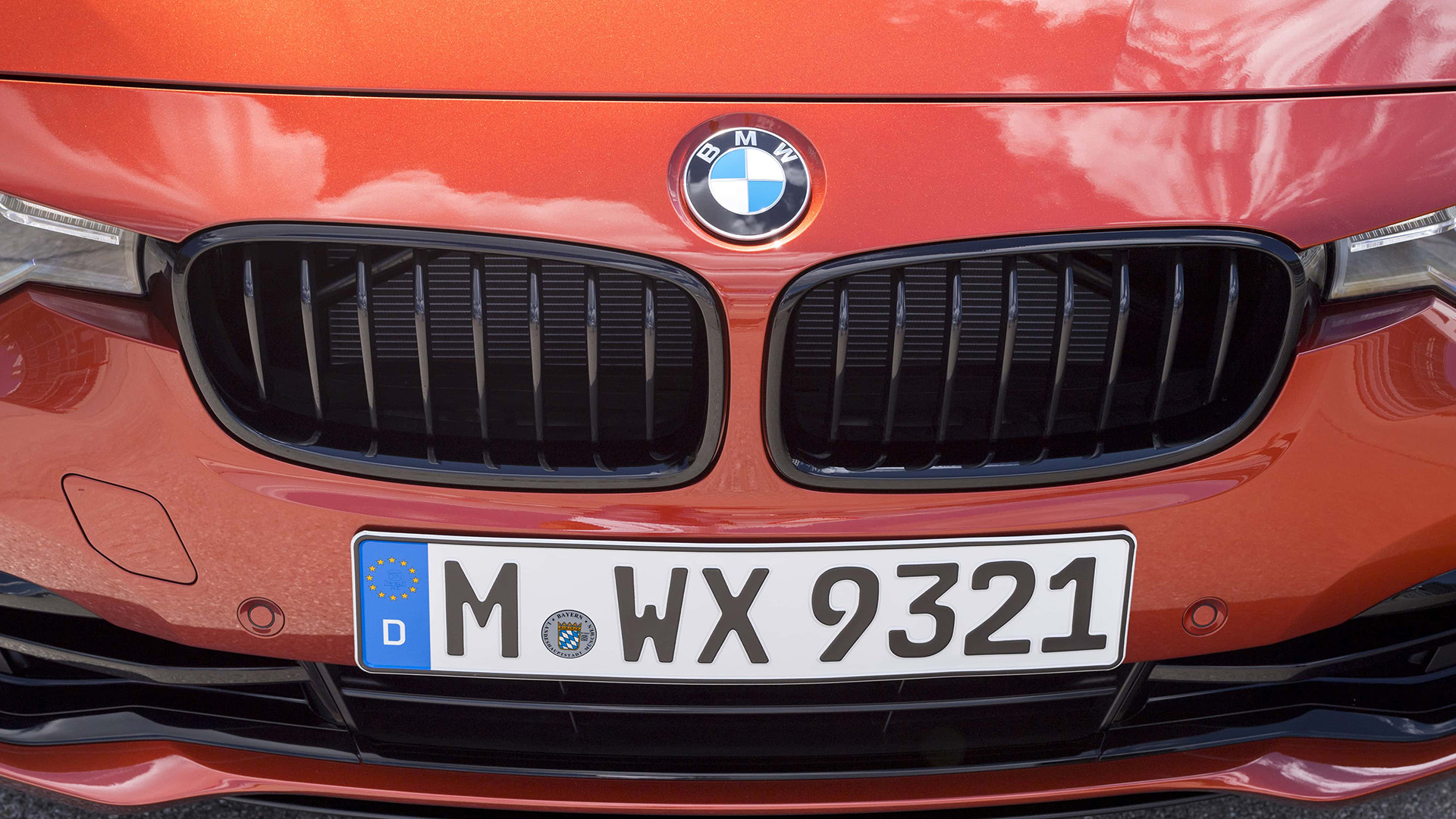 Frontansicht der Nieren eines 3er BMW der 6. Generation