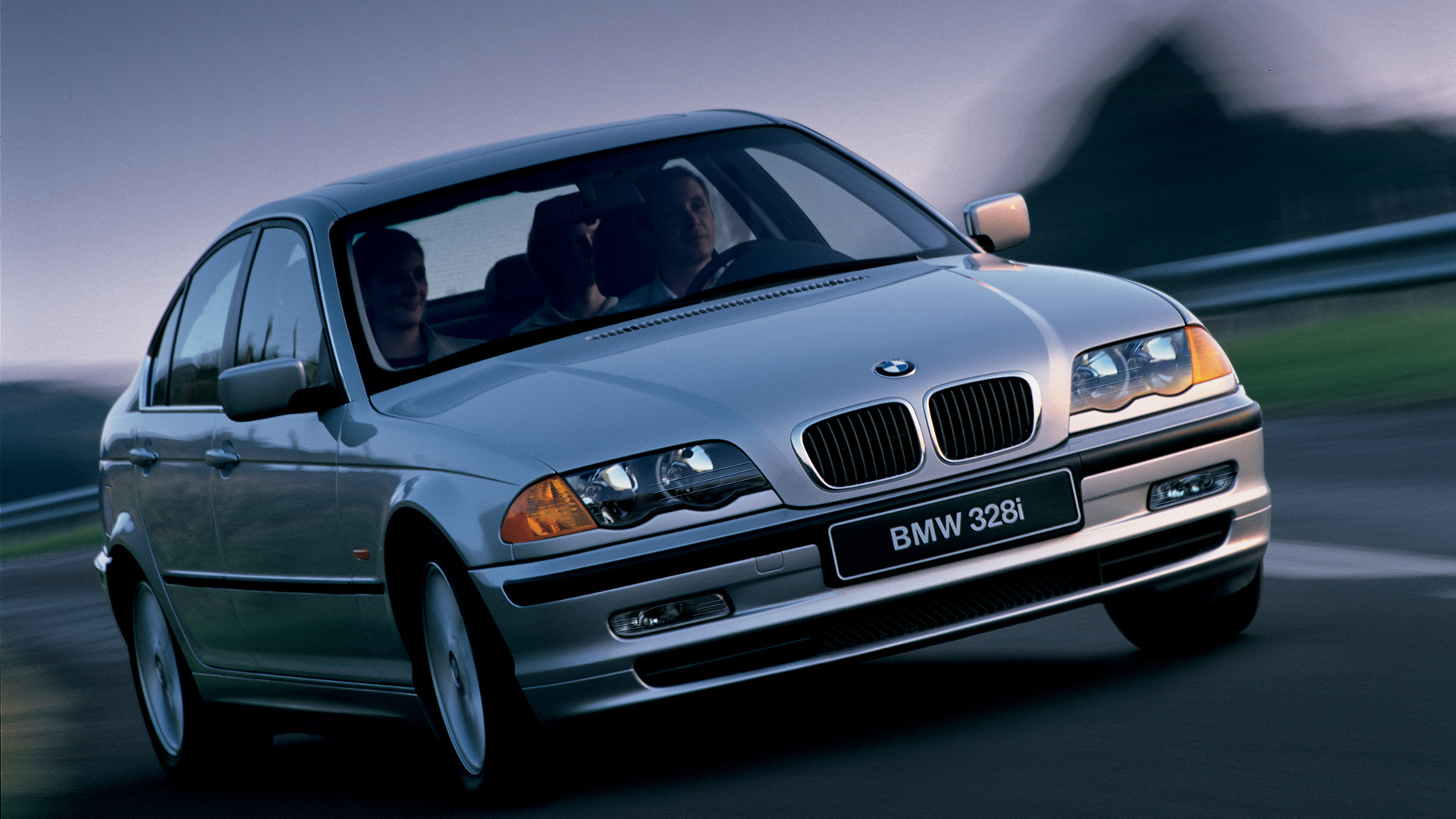Frontansicht eines BMW 328i der vierten Generation