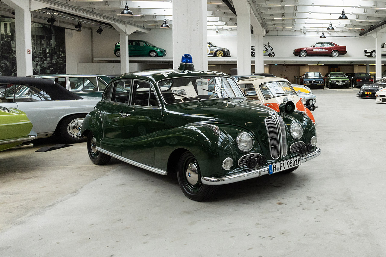 BMW 501 - Erstes BMW Nachkriegsautomobil