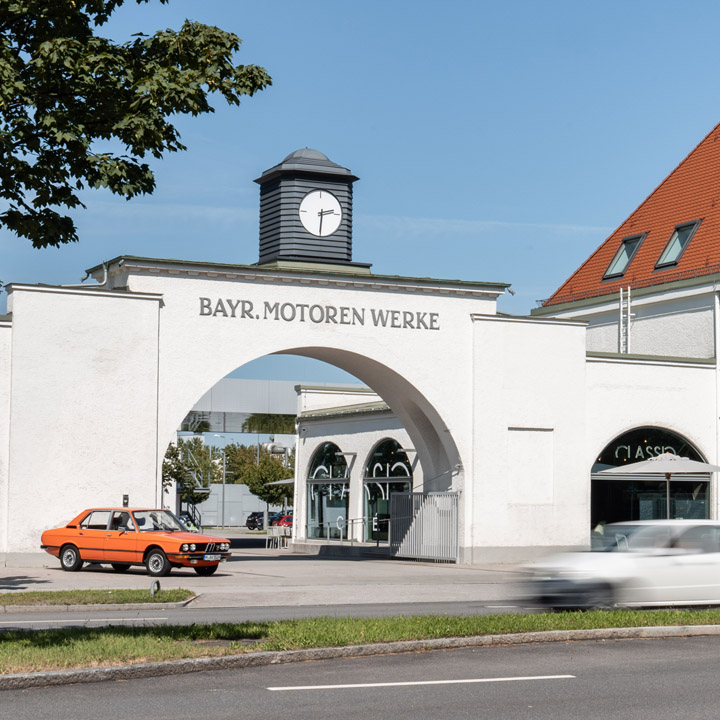 BMW Group Classic Eingangstor