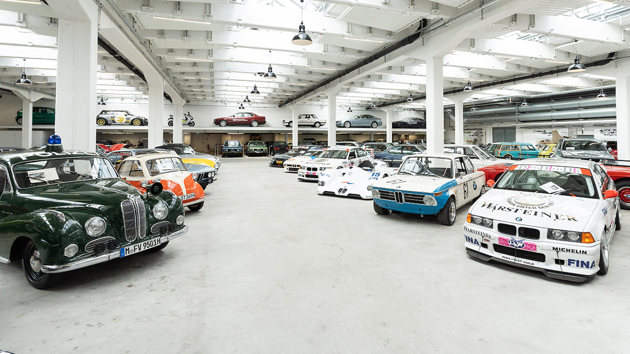 Verschiedene Modelle in der Ausstellung bei BMW Classic.