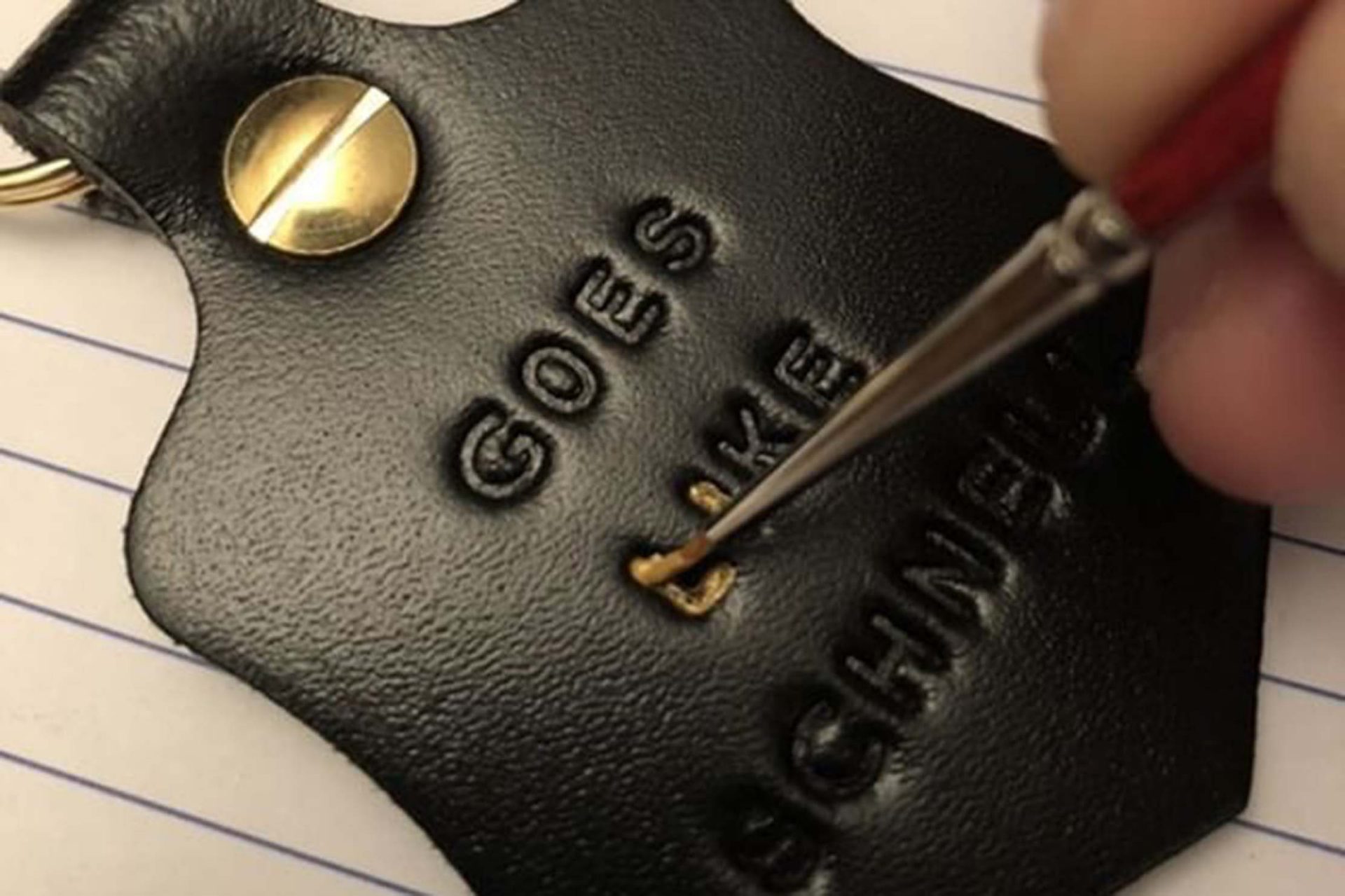 Nearly there: All that’s missing for an exquisite result is the golden finish for the lettering – applied by hand, of course.