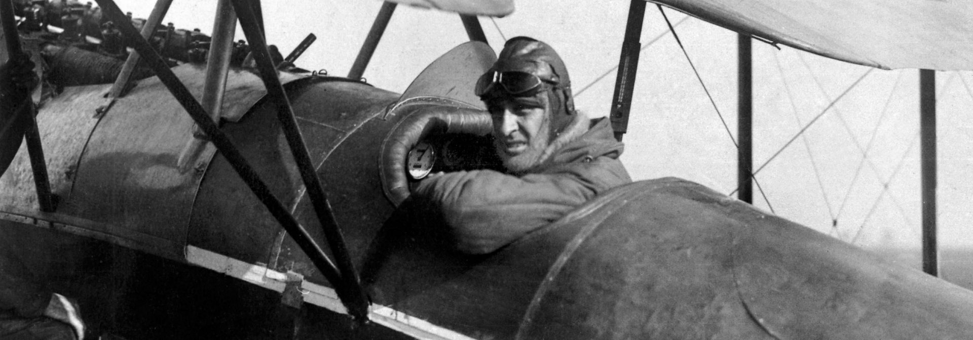 Franz Zeno Diemer flies a new world altitude record in 1919.