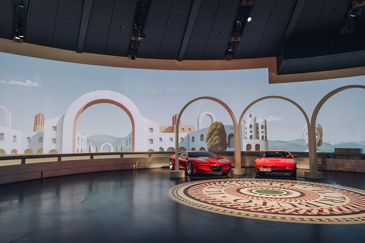 Two BMW M5 concept cars from 1988, exhibited in an Italian setting.