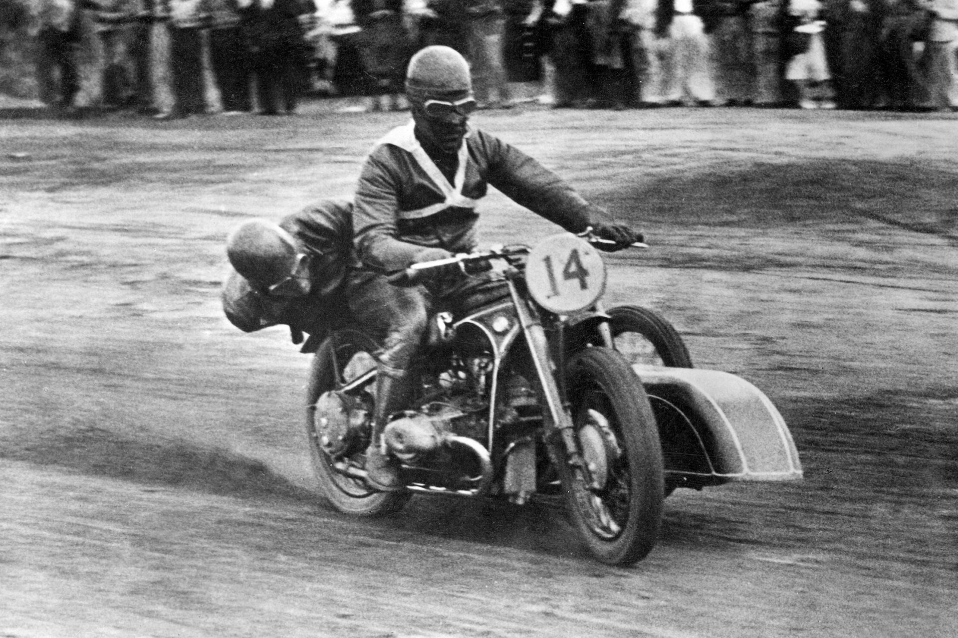 Motorradrennen in Schwarz-Weiss