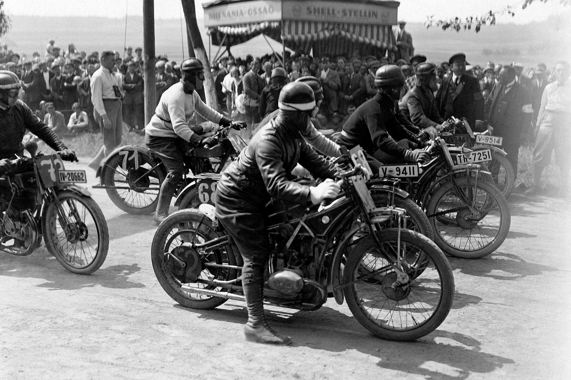 Motorradrennen in Schwarz-Weiss