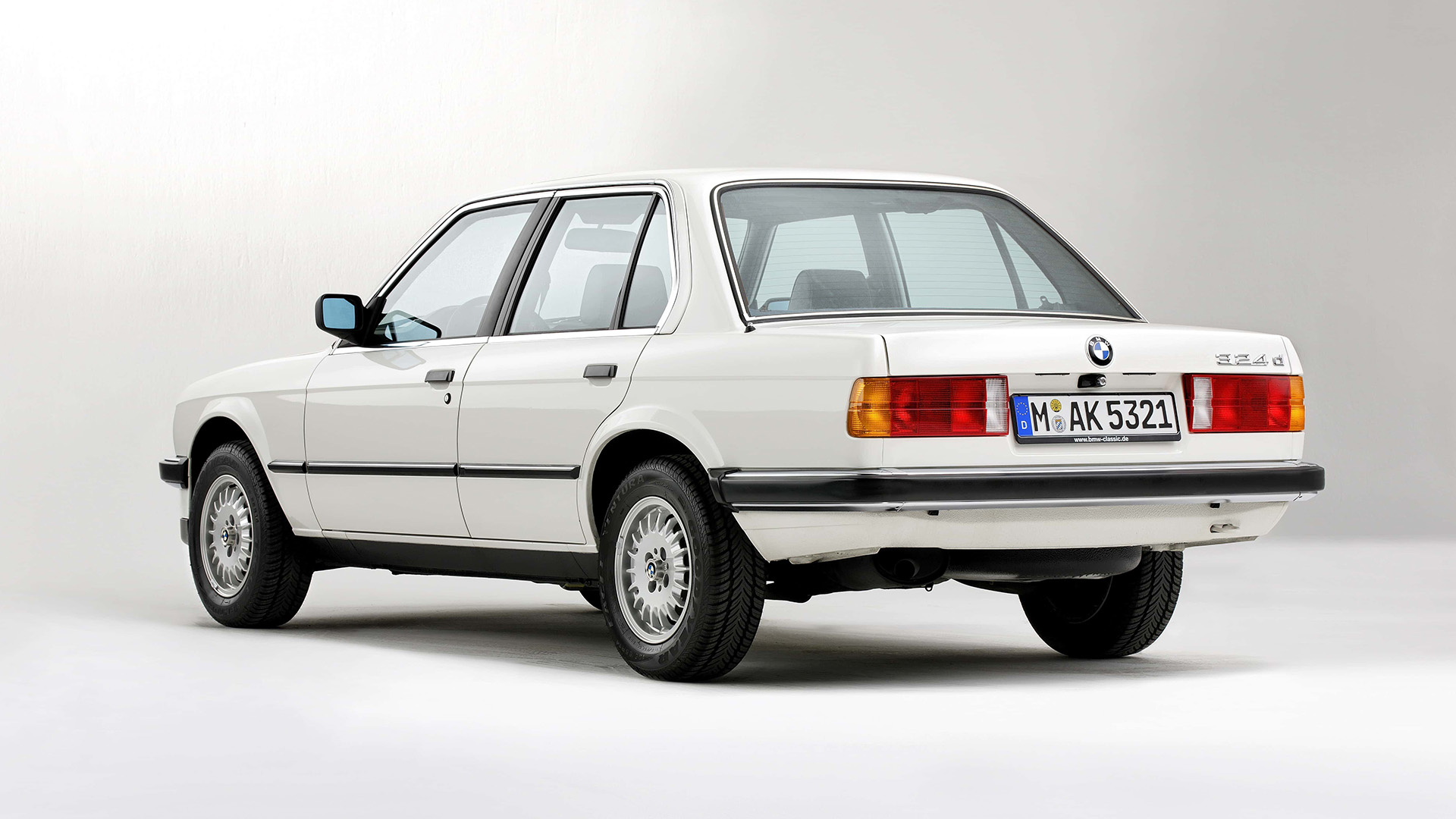 Back of a white BMW 3 series (2nd generation)