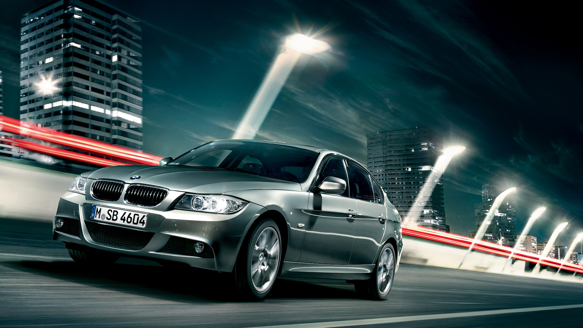 BMW 3 series 5th generation on a track