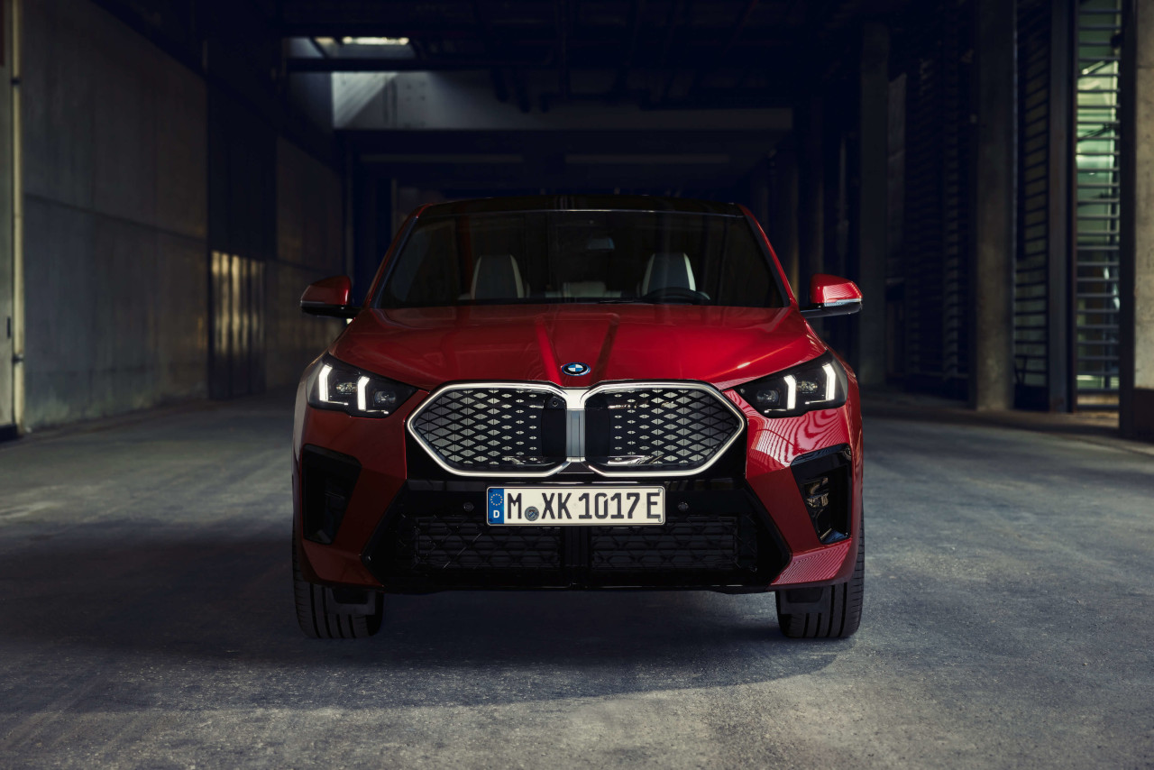 BMW iX2 front
